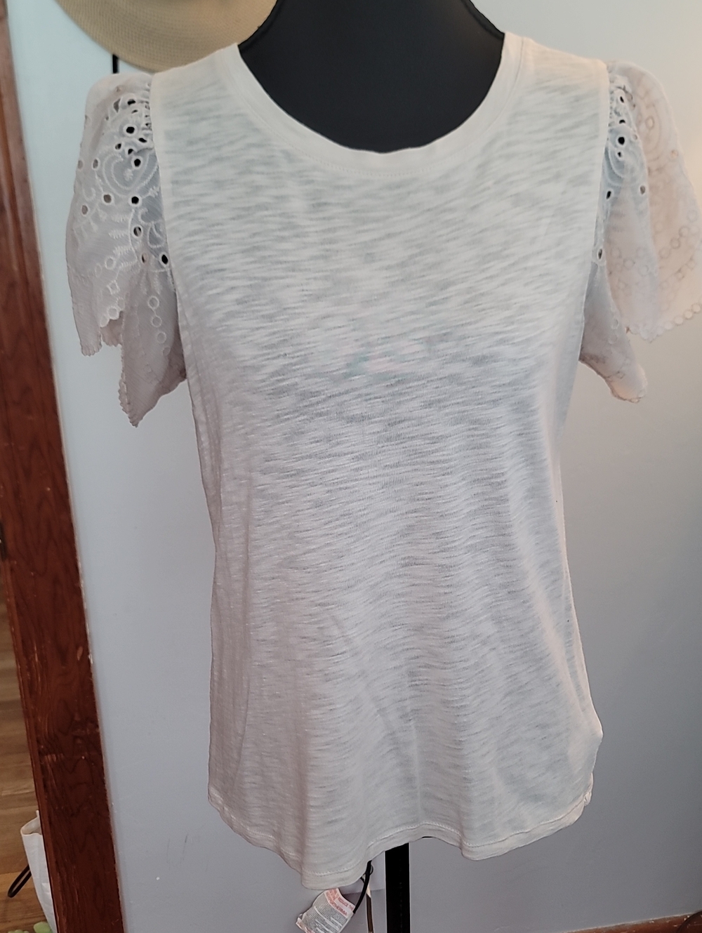Women's Express  White Eyelet Sleeve Crewneck Top size xsmall